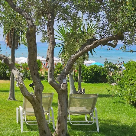 Corfu Menigos Feriehus Glifada