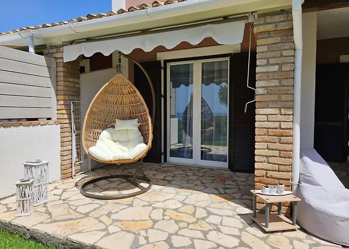 בית נופש Corfu Menigos *